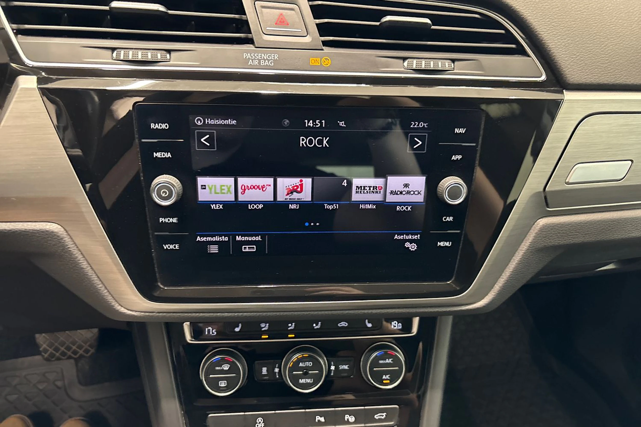 Valkoinen Volkswagen TOURAN 2018 kuva 22.