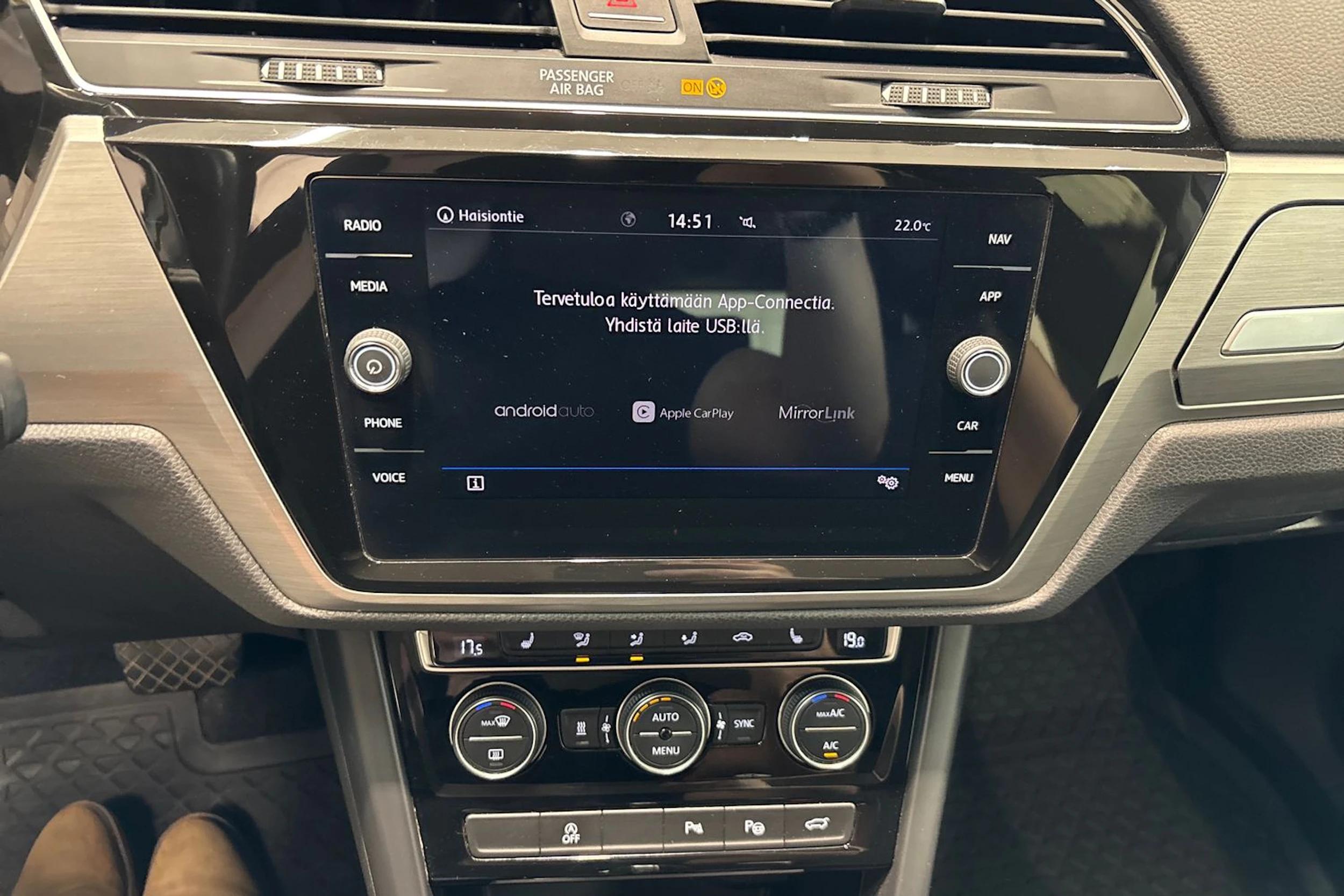 Valkoinen Volkswagen TOURAN 2018 kuva 23.