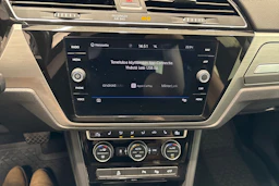 Valkoinen Volkswagen TOURAN 2018 kuva 23.