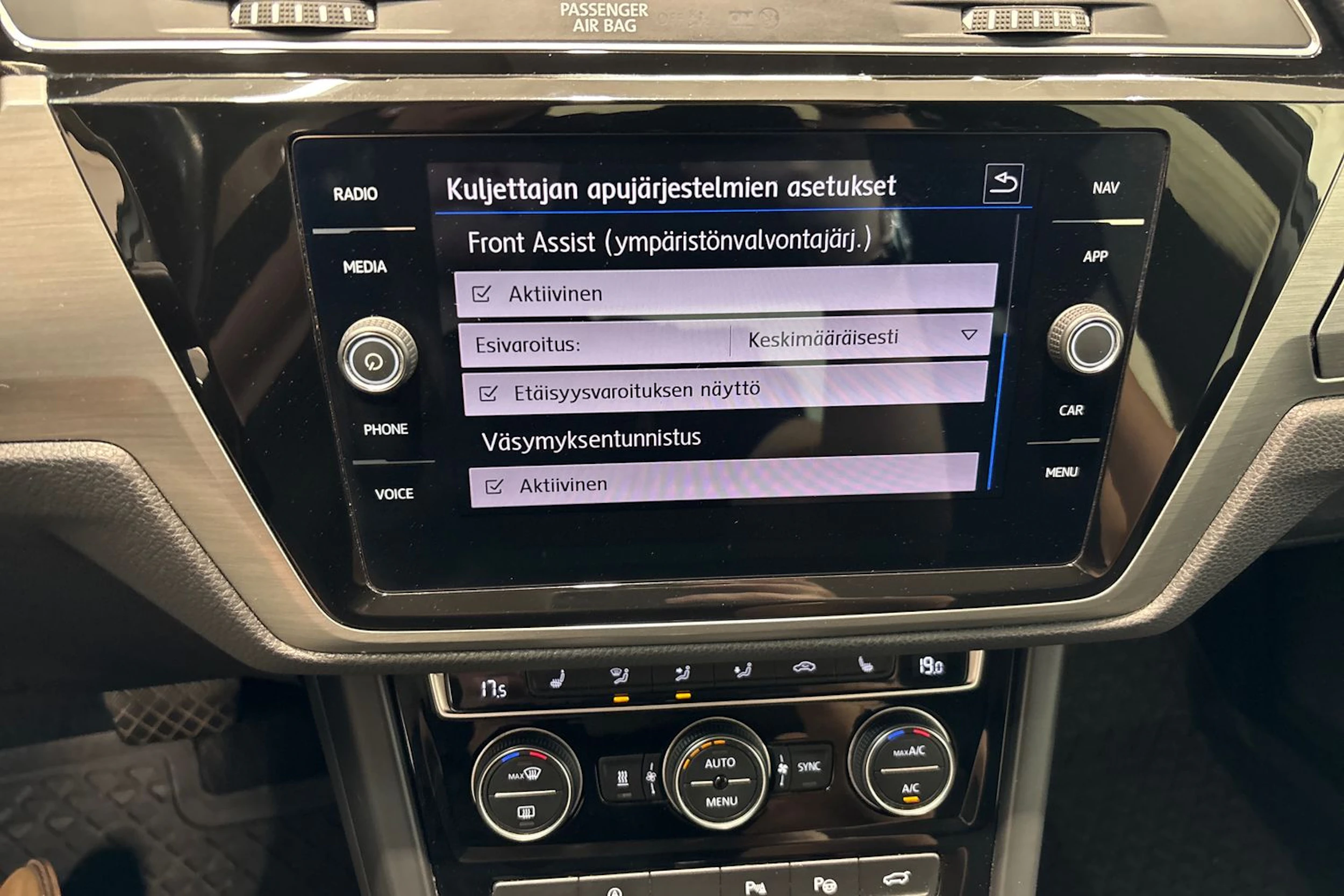 Valkoinen Volkswagen TOURAN 2018 kuva 25.