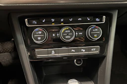 Valkoinen Volkswagen TOURAN 2018 kuva 26.