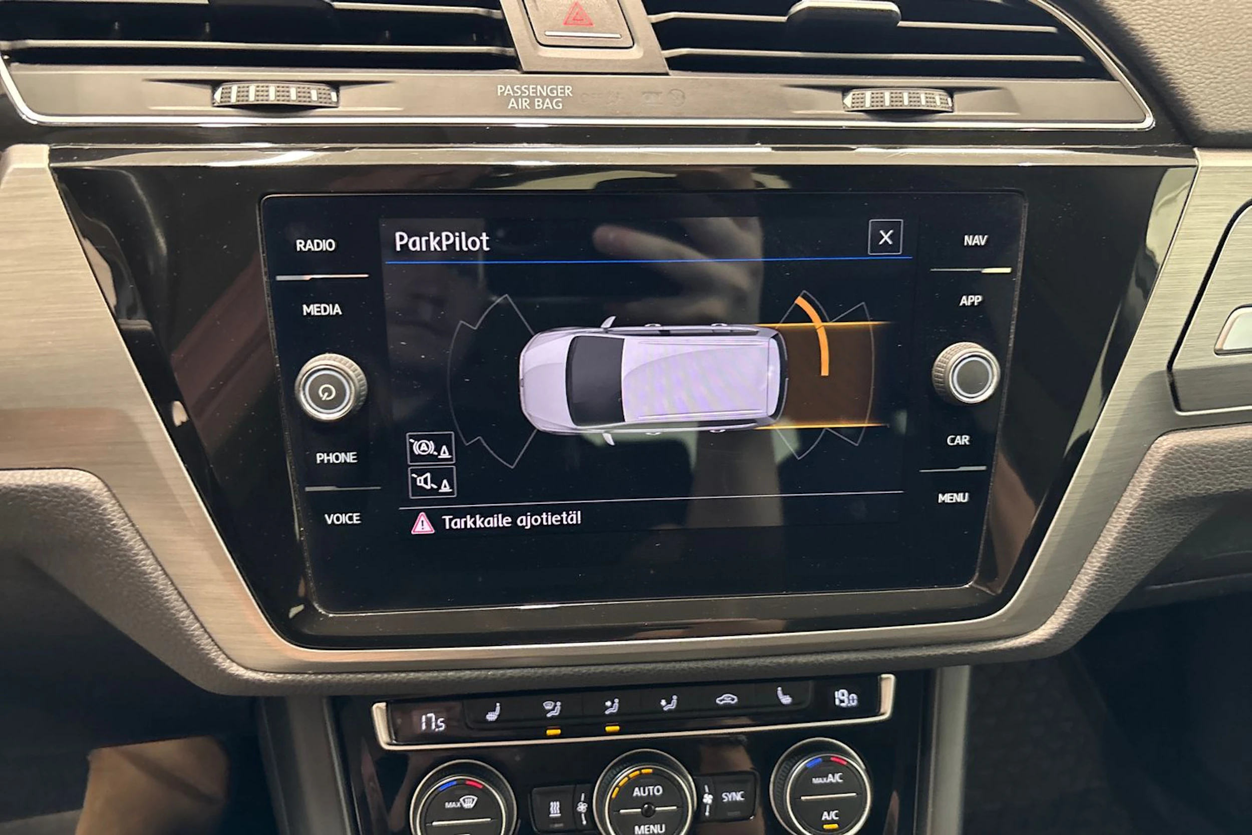 Valkoinen Volkswagen TOURAN 2018 kuva 28.