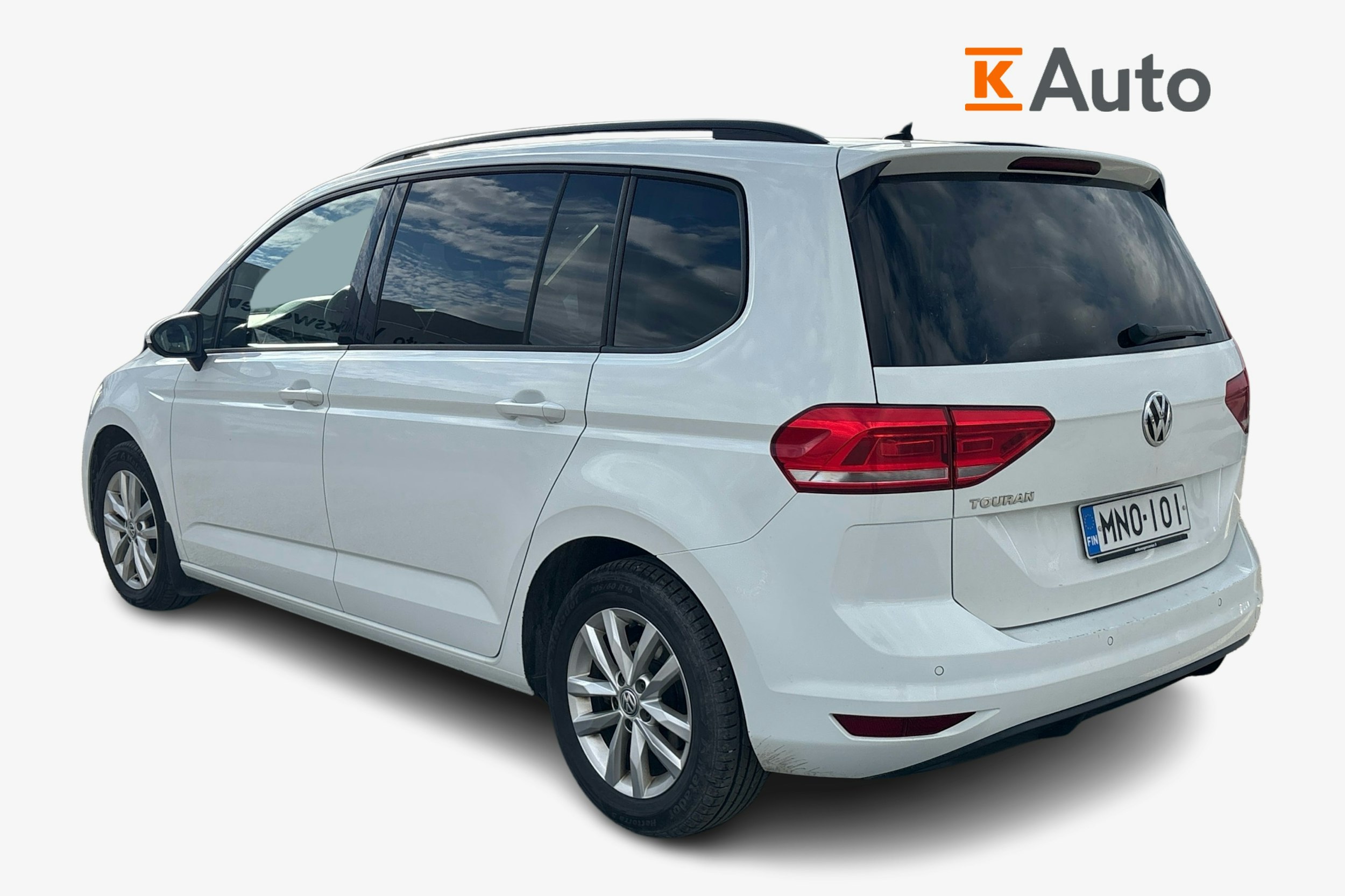 valkoinen Volkswagen Touran 2018 kuva 2.