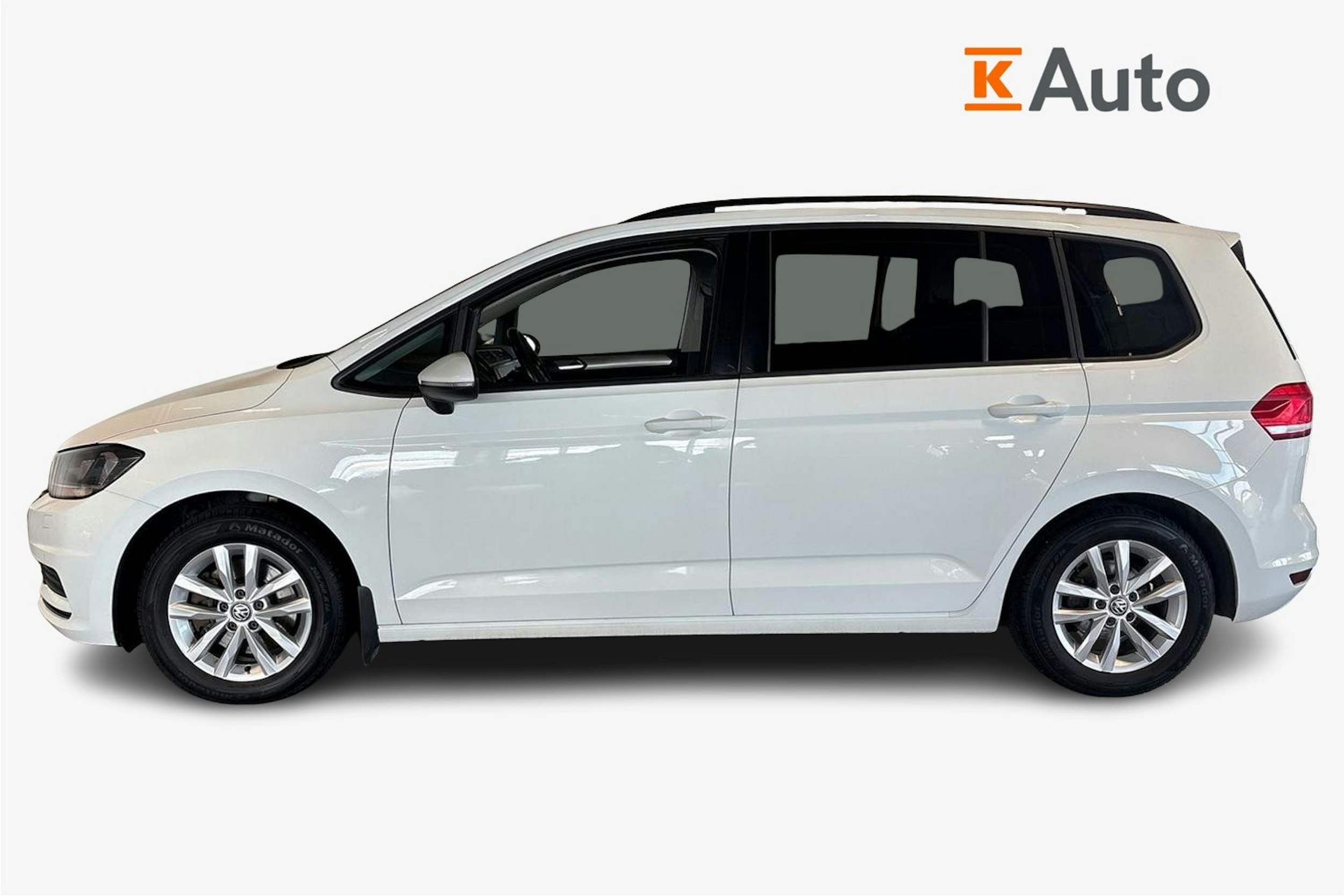 valkoinen Volkswagen Touran 2018 kuva 6.