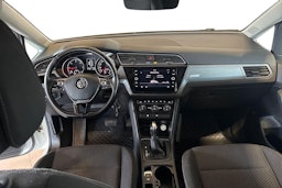 valkoinen Volkswagen Touran 2018 kuva 9.