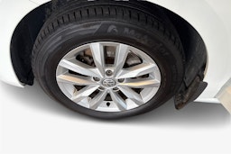 valkoinen Volkswagen Touran 2018 kuva 11.