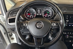 valkoinen Volkswagen Touran 2018 kuva 14.