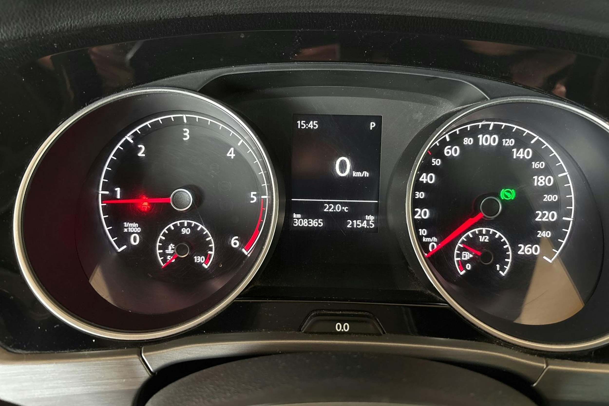 valkoinen Volkswagen Touran 2018 kuva 16.