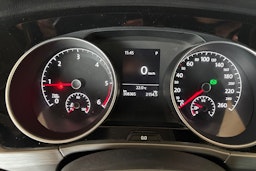valkoinen Volkswagen Touran 2018 kuva 16.