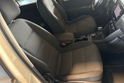 valkoinen Volkswagen Touran 2018 kuva 19.