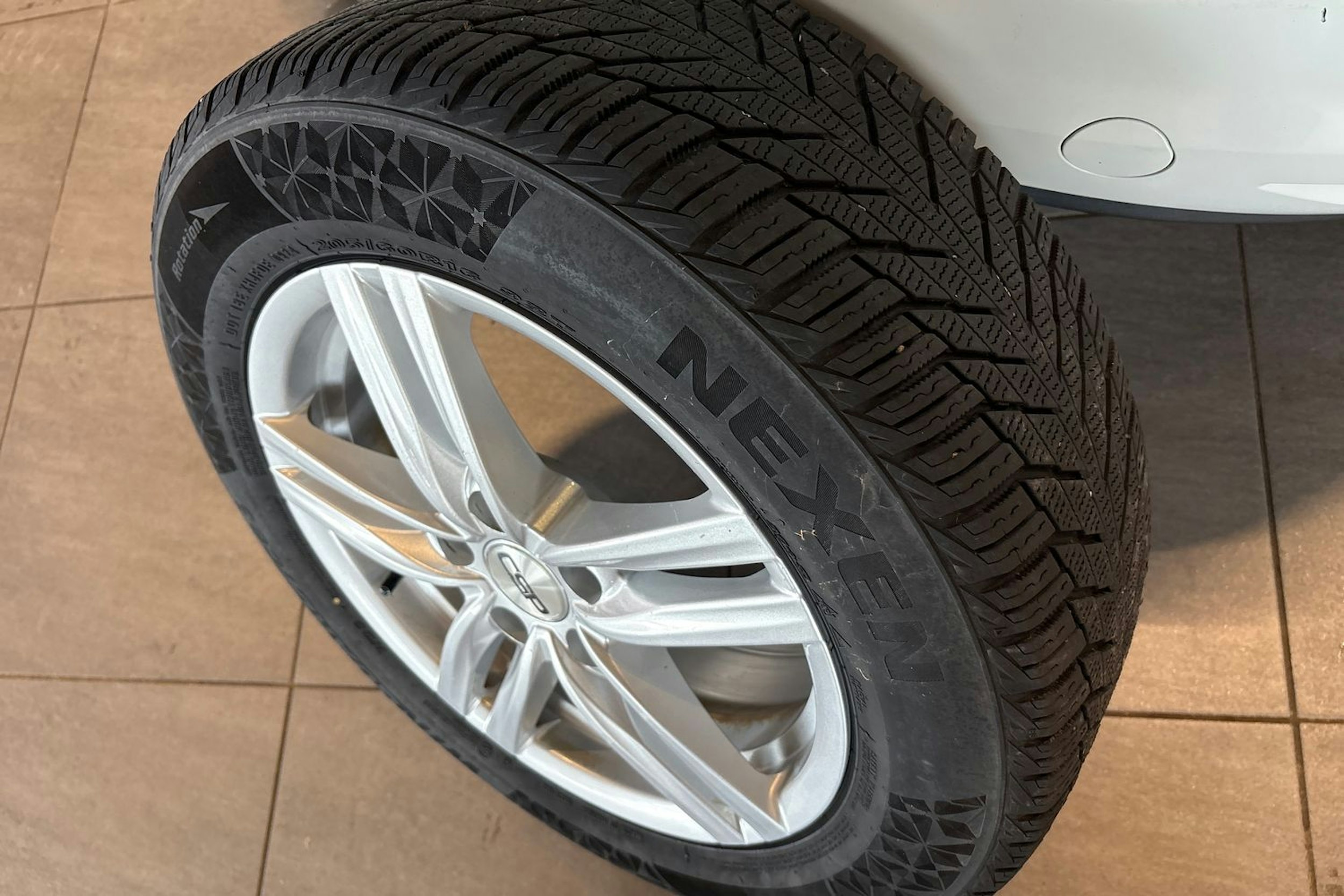 valkoinen Volkswagen Touran 2018 kuva 20.