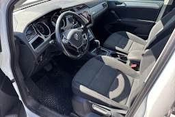 Valkoinen Volkswagen TOURAN 2018 kuva 3.