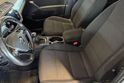 Valkoinen Volkswagen TOURAN 2019 kuva 6.