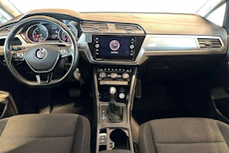Valkoinen Volkswagen TOURAN 2019 kuva 7.