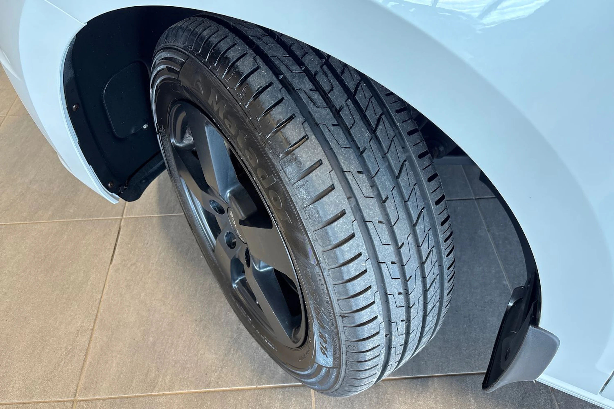 Valkoinen Volkswagen TOURAN 2019 kuva 10.