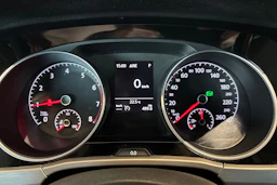 Valkoinen Volkswagen TOURAN 2019 kuva 12.
