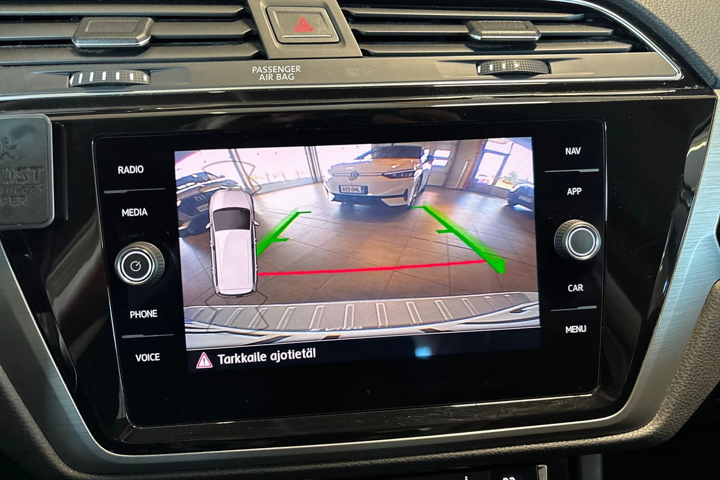 Valkoinen Volkswagen TOURAN 2019 kuva 13.