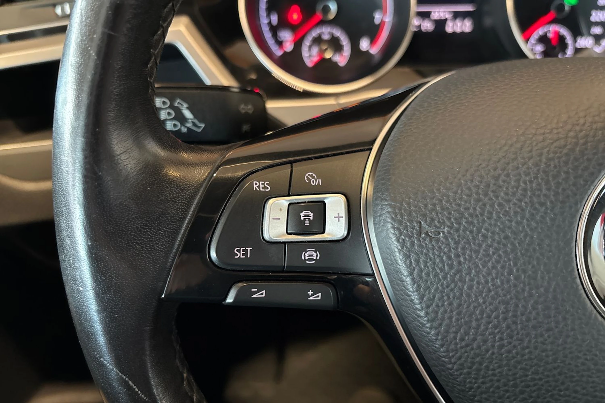 Valkoinen Volkswagen TOURAN 2019 kuva 14.