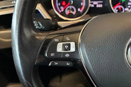Valkoinen Volkswagen TOURAN 2019 kuva 14.