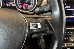 Valkoinen Volkswagen TOURAN 2019 kuva 15.
