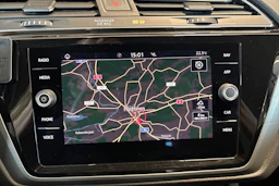 Valkoinen Volkswagen TOURAN 2019 kuva 17.
