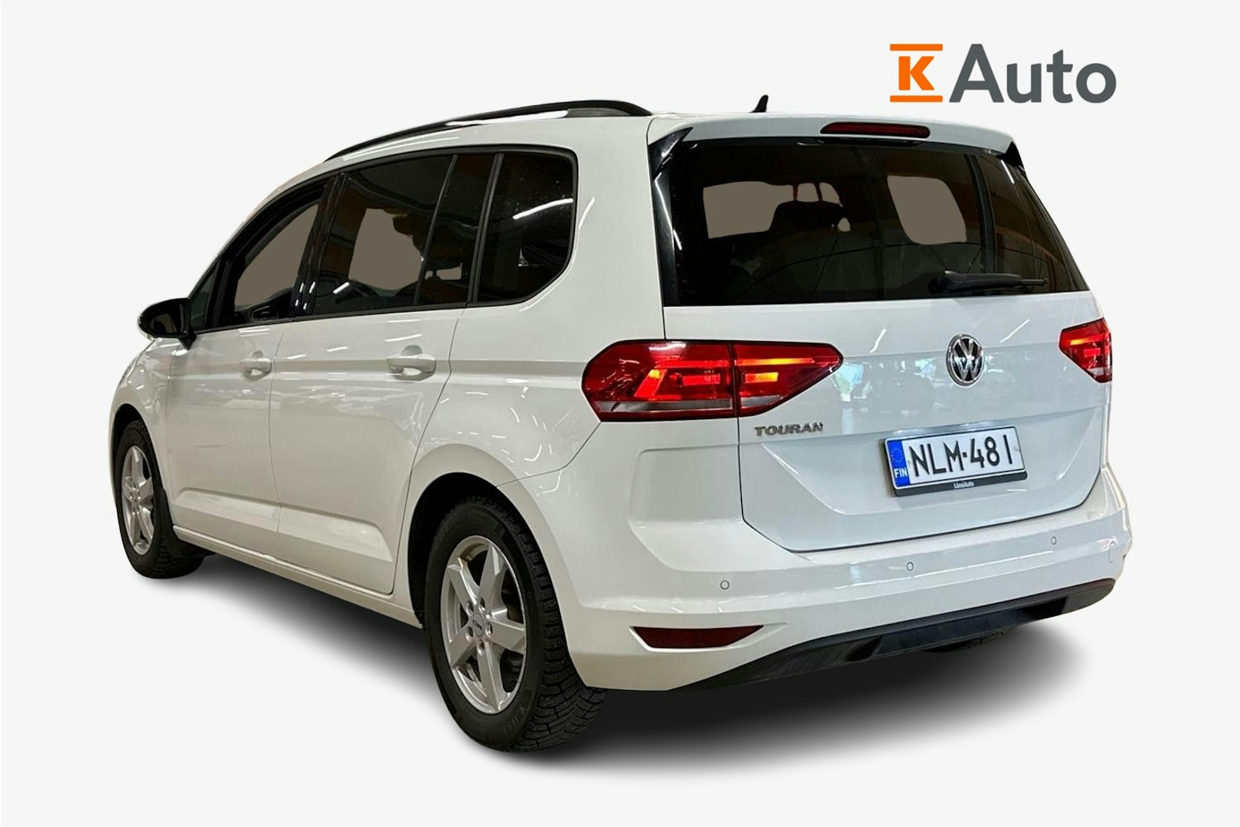 valkoinen Volkswagen Touran 2018 kuva 2.