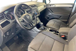 sininen Volkswagen Touran 2018 kuva 6.