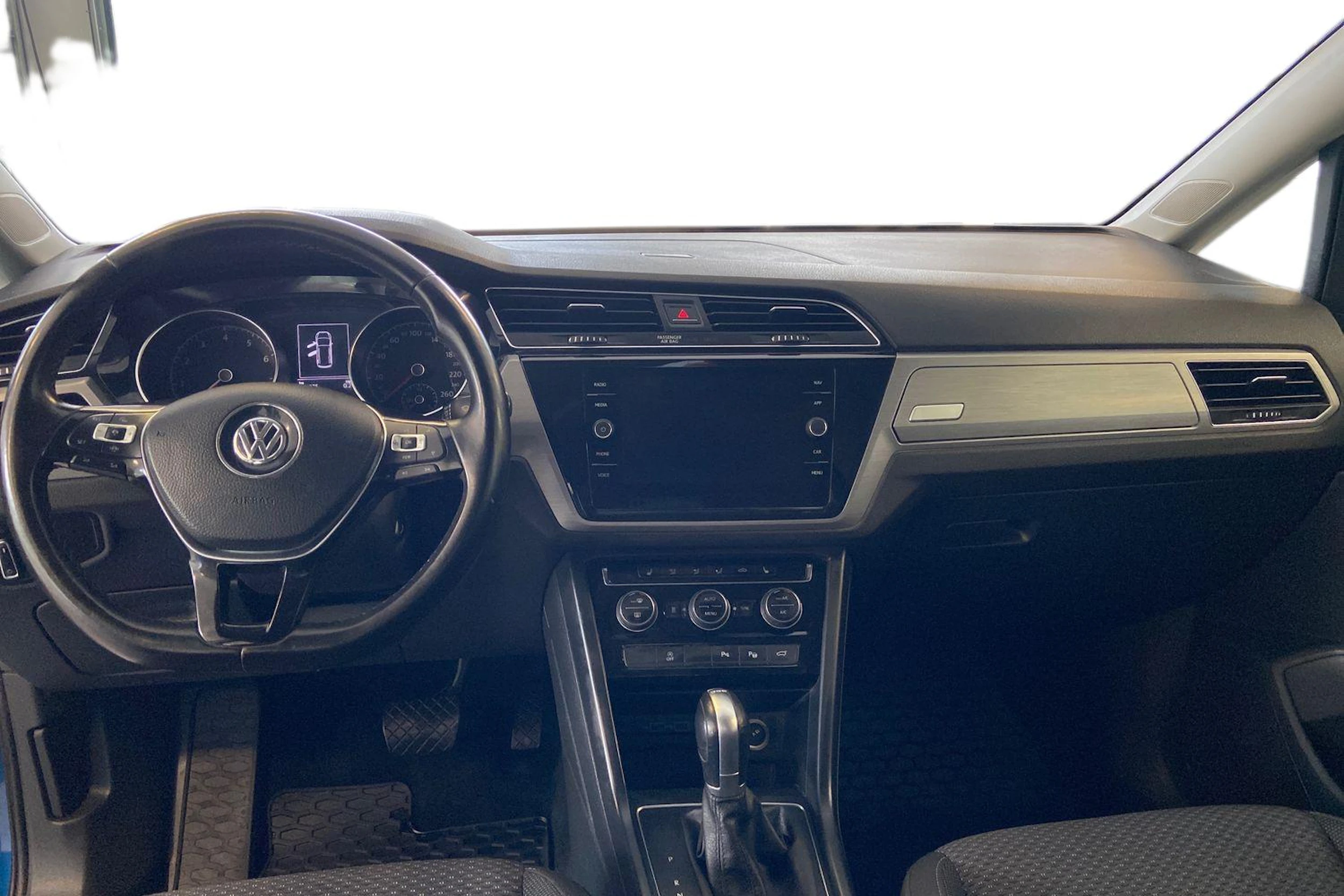 sininen Volkswagen Touran 2018 kuva 7.