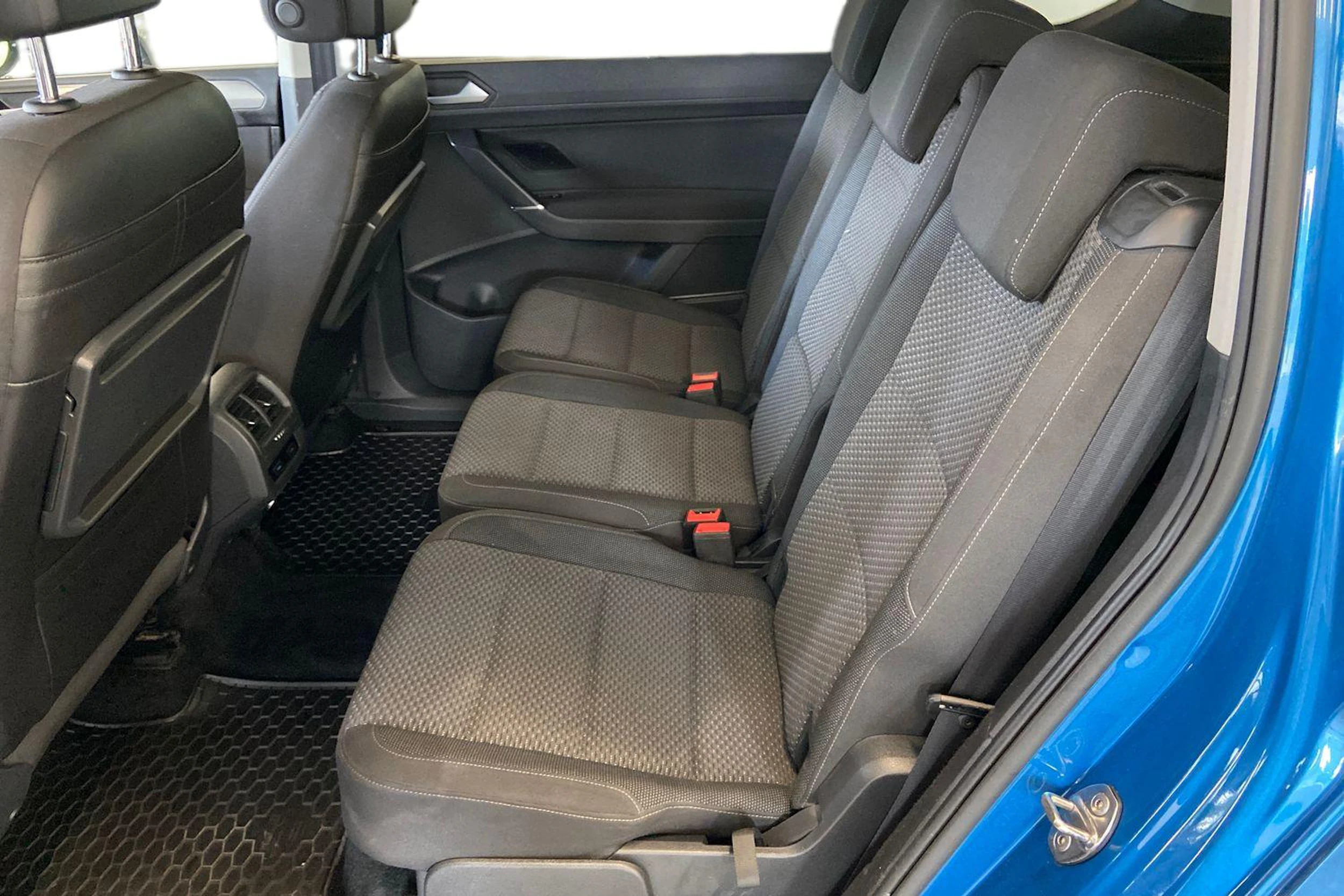 sininen Volkswagen Touran 2018 kuva 8.