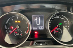 sininen Volkswagen Touran 2018 kuva 12.