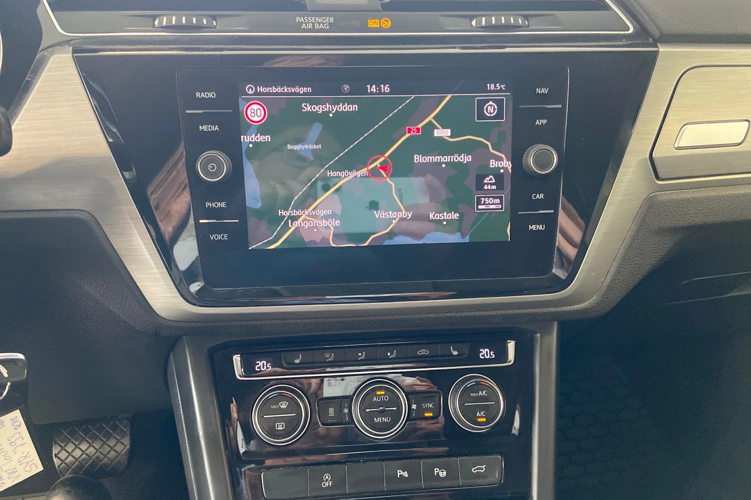 sininen Volkswagen Touran 2018 kuva 13.