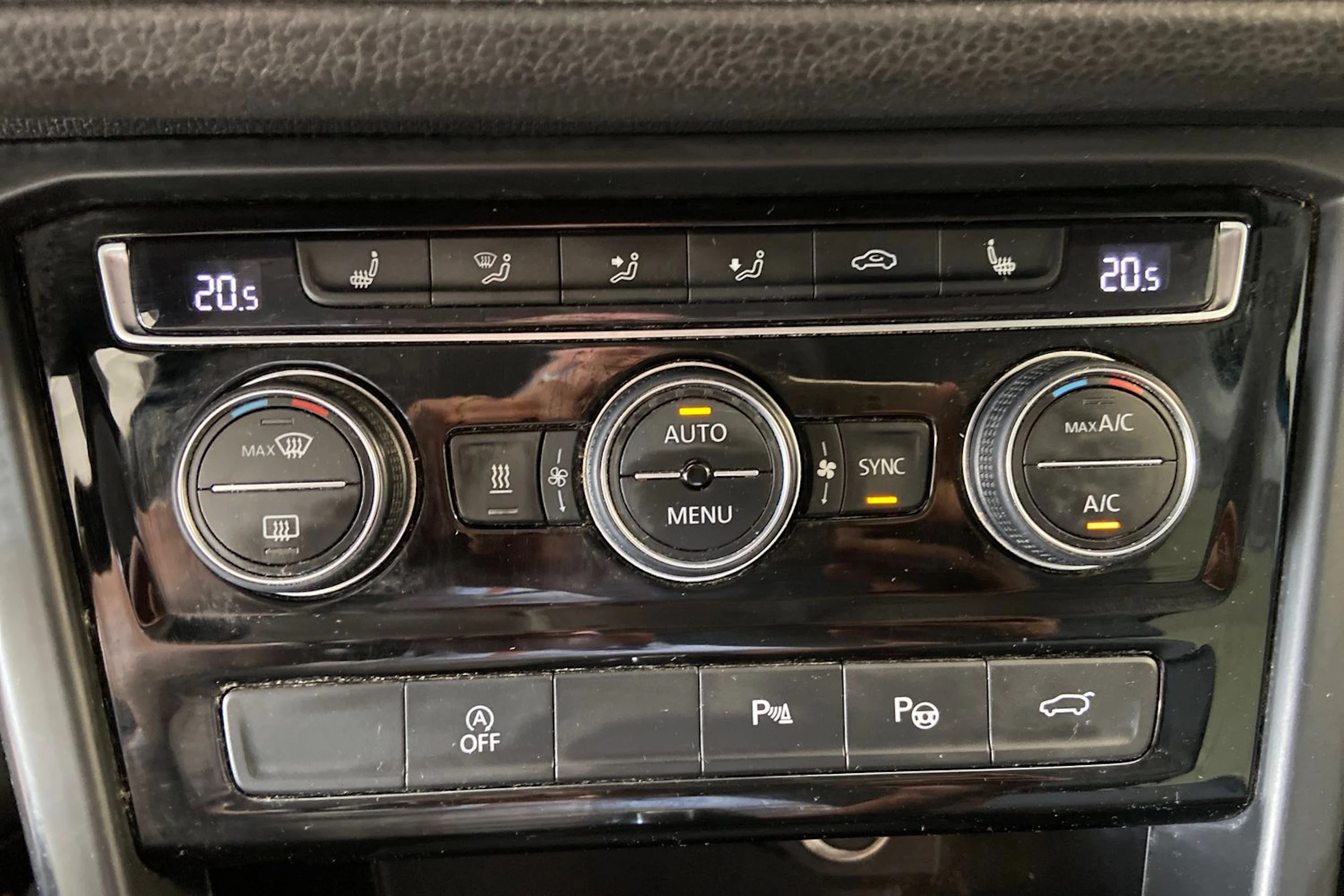sininen Volkswagen Touran 2018 kuva 14.
