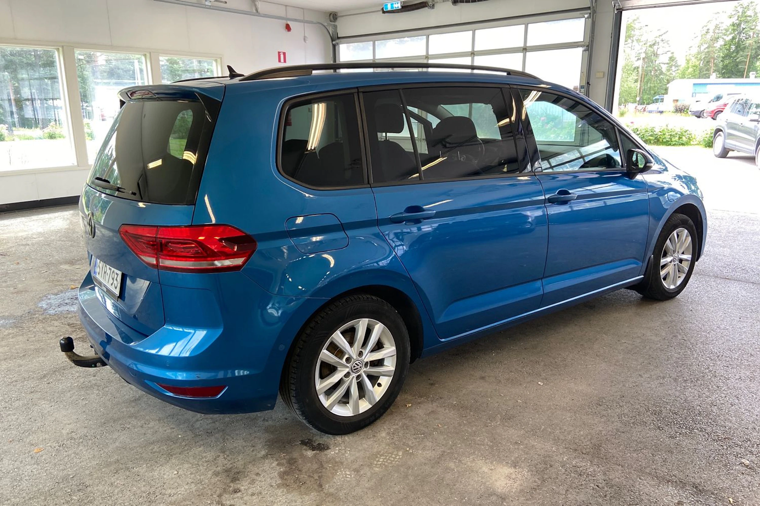 sininen Volkswagen Touran 2018 kuva 15.