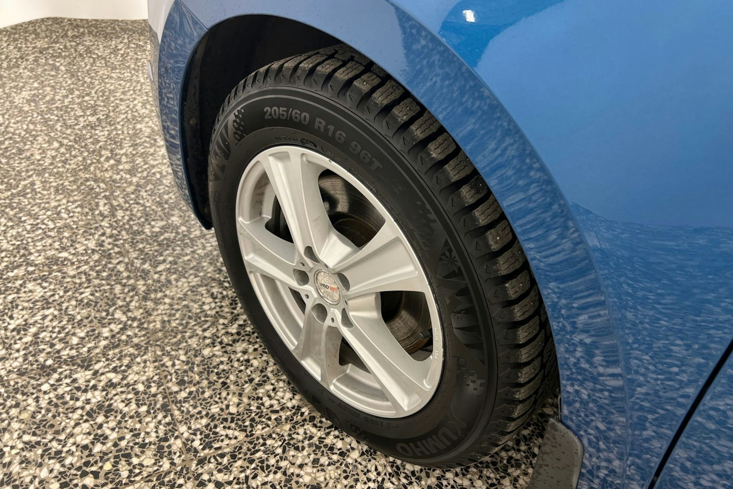 Sininen Volkswagen TOURAN 2018 kuva 13.