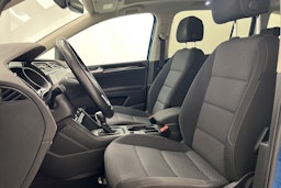 Sininen Volkswagen TOURAN 2018 kuva 16.