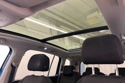 Sininen Volkswagen TOURAN 2018 kuva 17.