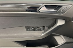 Sininen Volkswagen TOURAN 2018 kuva 23.