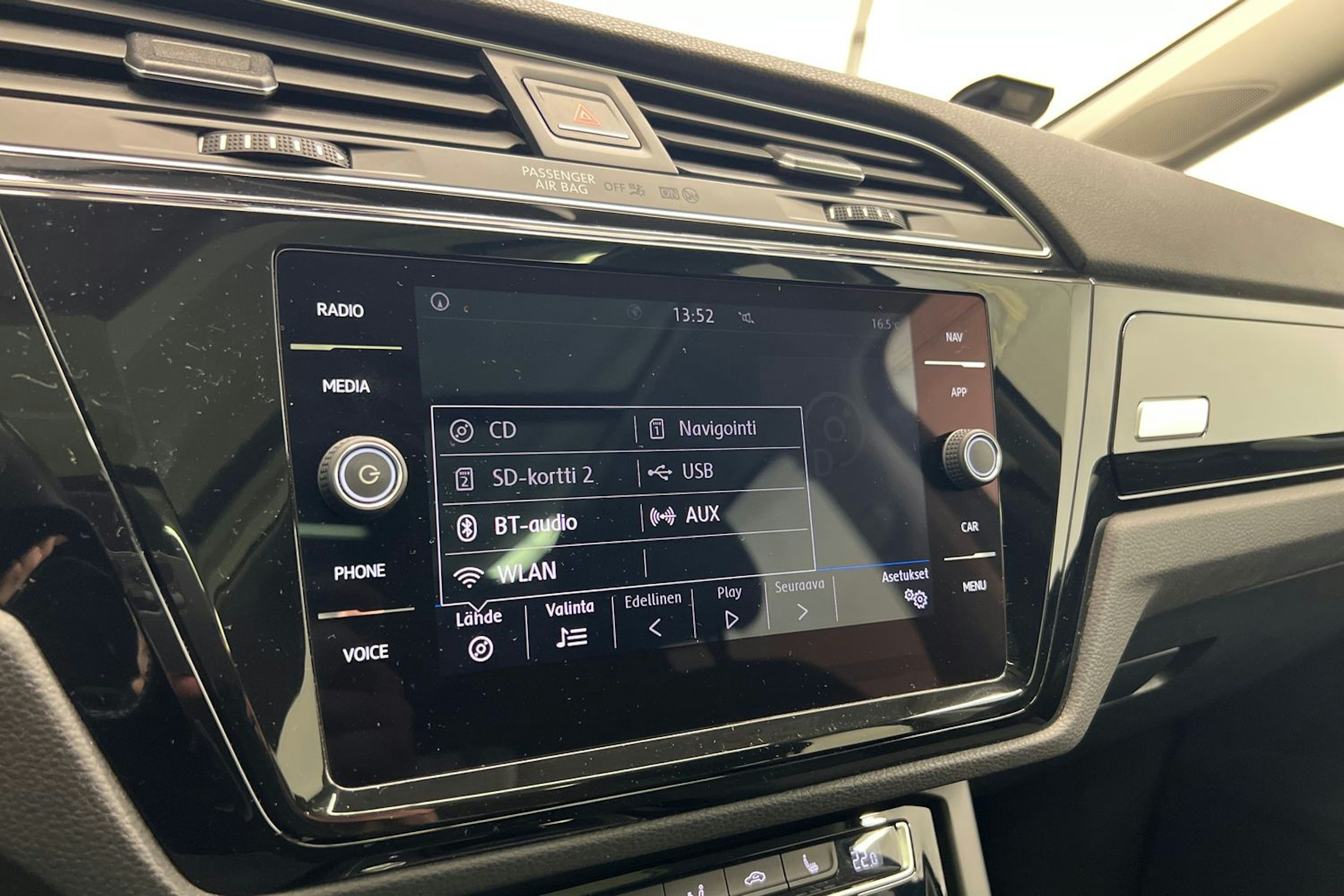 Sininen Volkswagen TOURAN 2018 kuva 24.