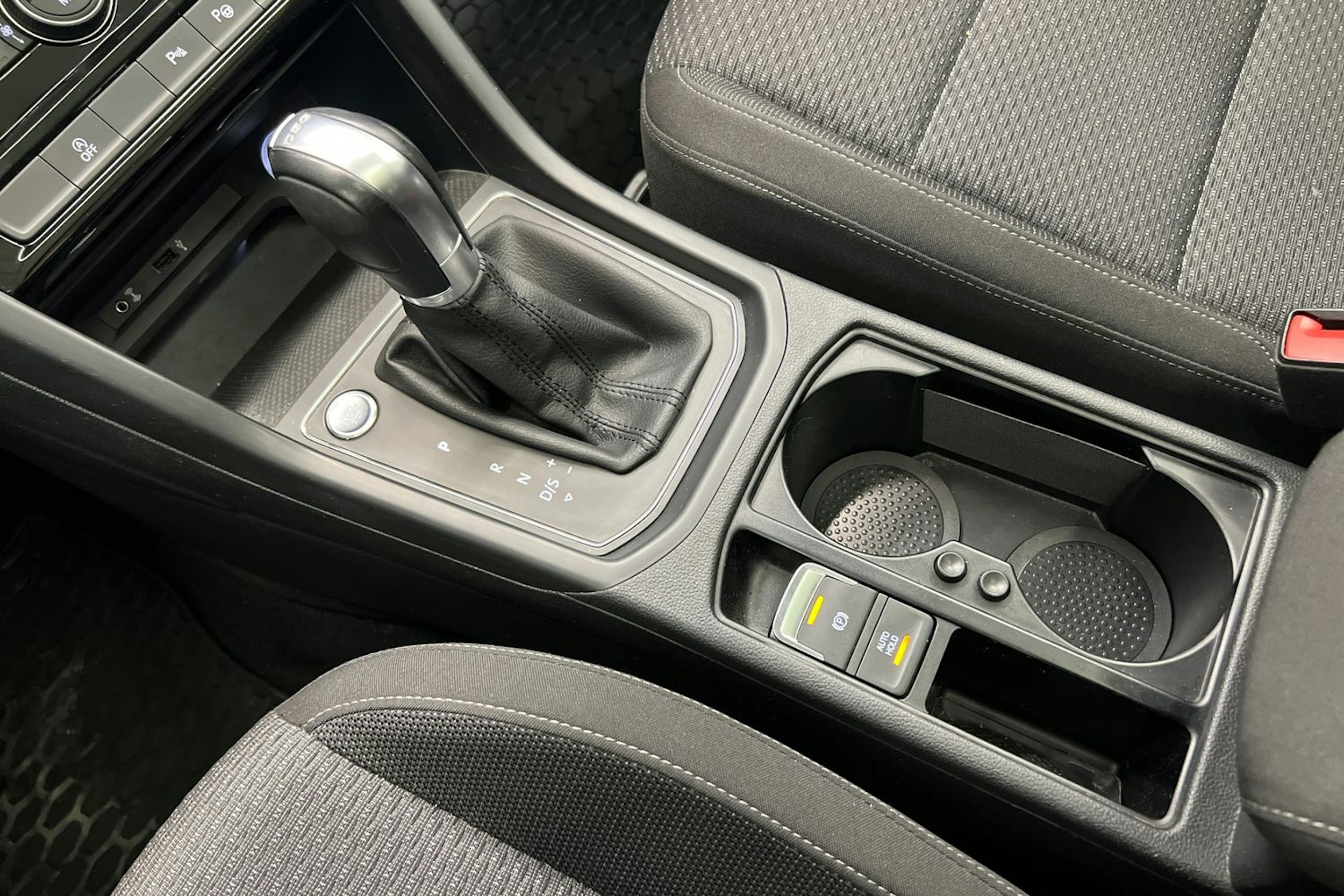 Sininen Volkswagen TOURAN 2018 kuva 30.