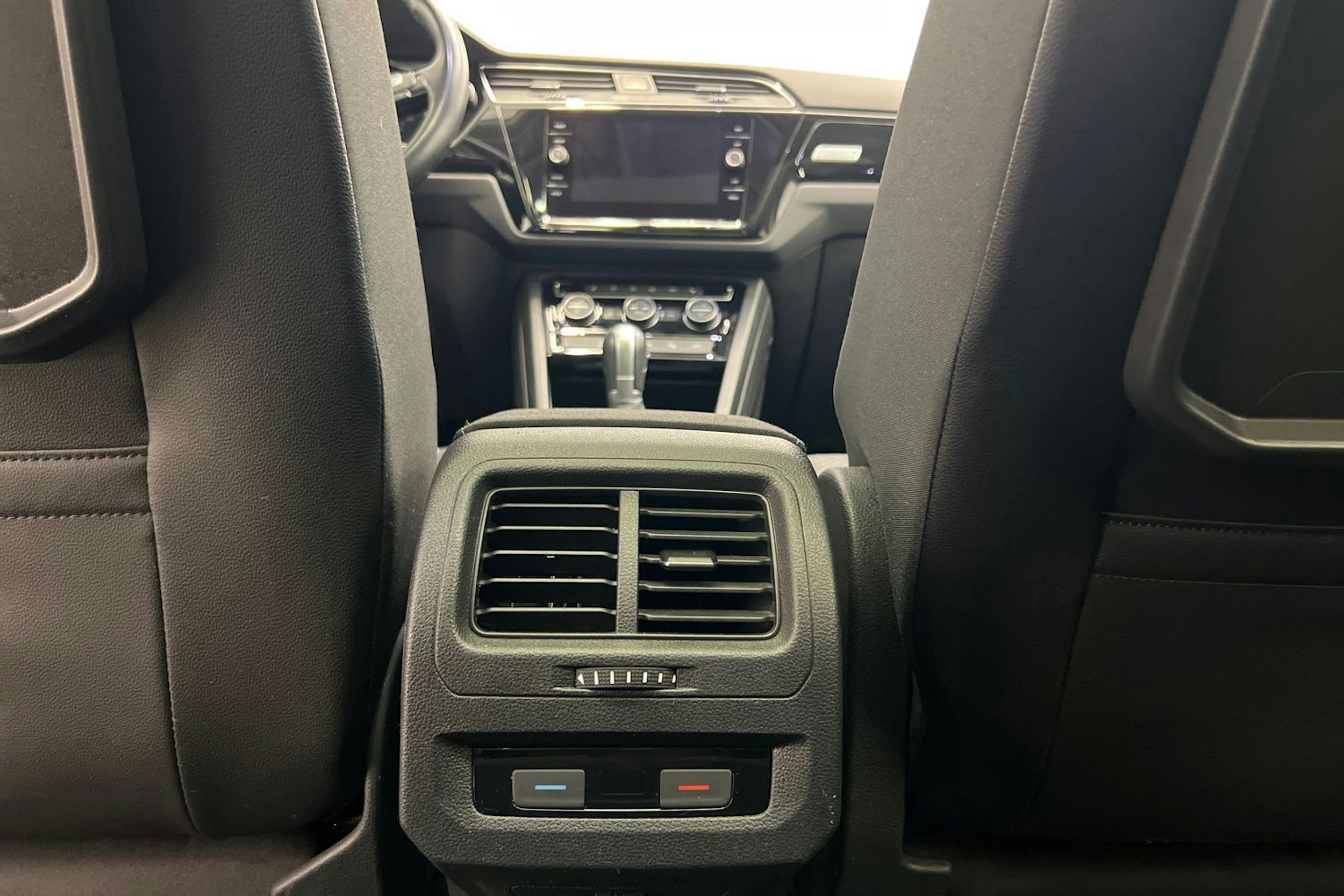 Sininen Volkswagen TOURAN 2018 kuva 31.