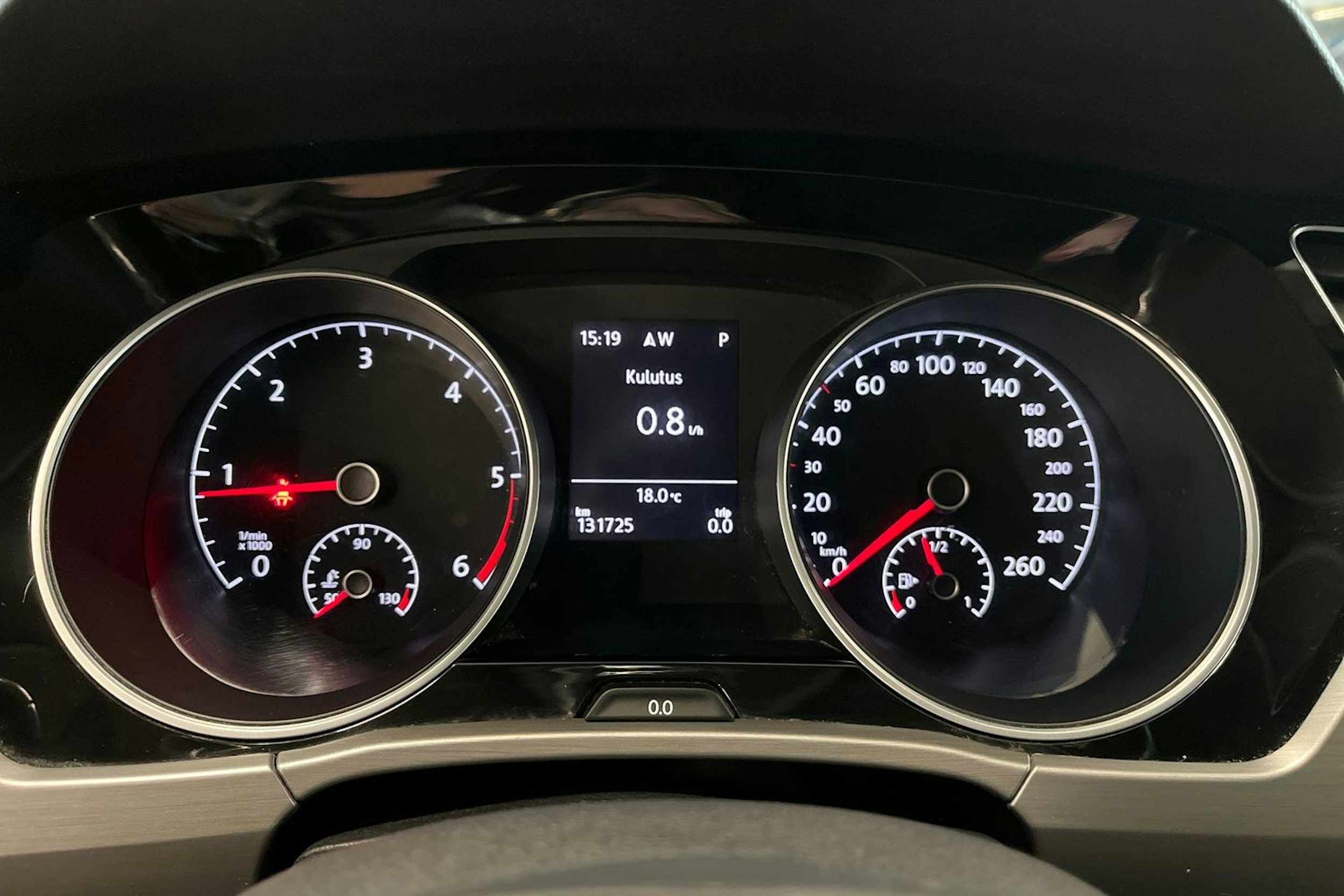 harmaa Volkswagen Touran 2018 kuva 16.