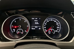 harmaa Volkswagen Touran 2018 kuva 16.