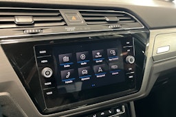 harmaa Volkswagen Touran 2018 kuva 18.