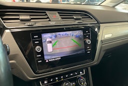 harmaa Volkswagen Touran 2018 kuva 19.