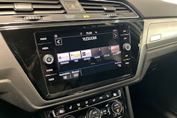 harmaa Volkswagen Touran 2018 kuva 20.