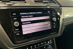 harmaa Volkswagen Touran 2018 kuva 24.