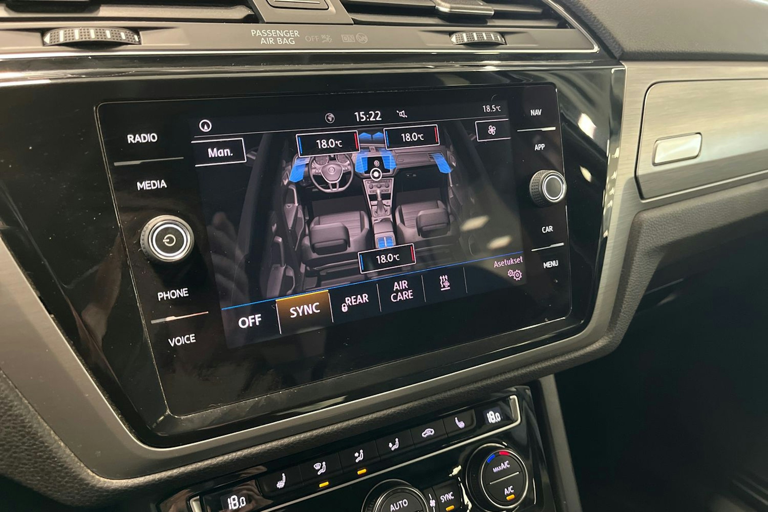 harmaa Volkswagen Touran 2018 kuva 27.