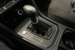 harmaa Volkswagen Touran 2018 kuva 30.