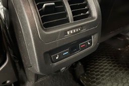 harmaa Volkswagen Touran 2018 kuva 33.