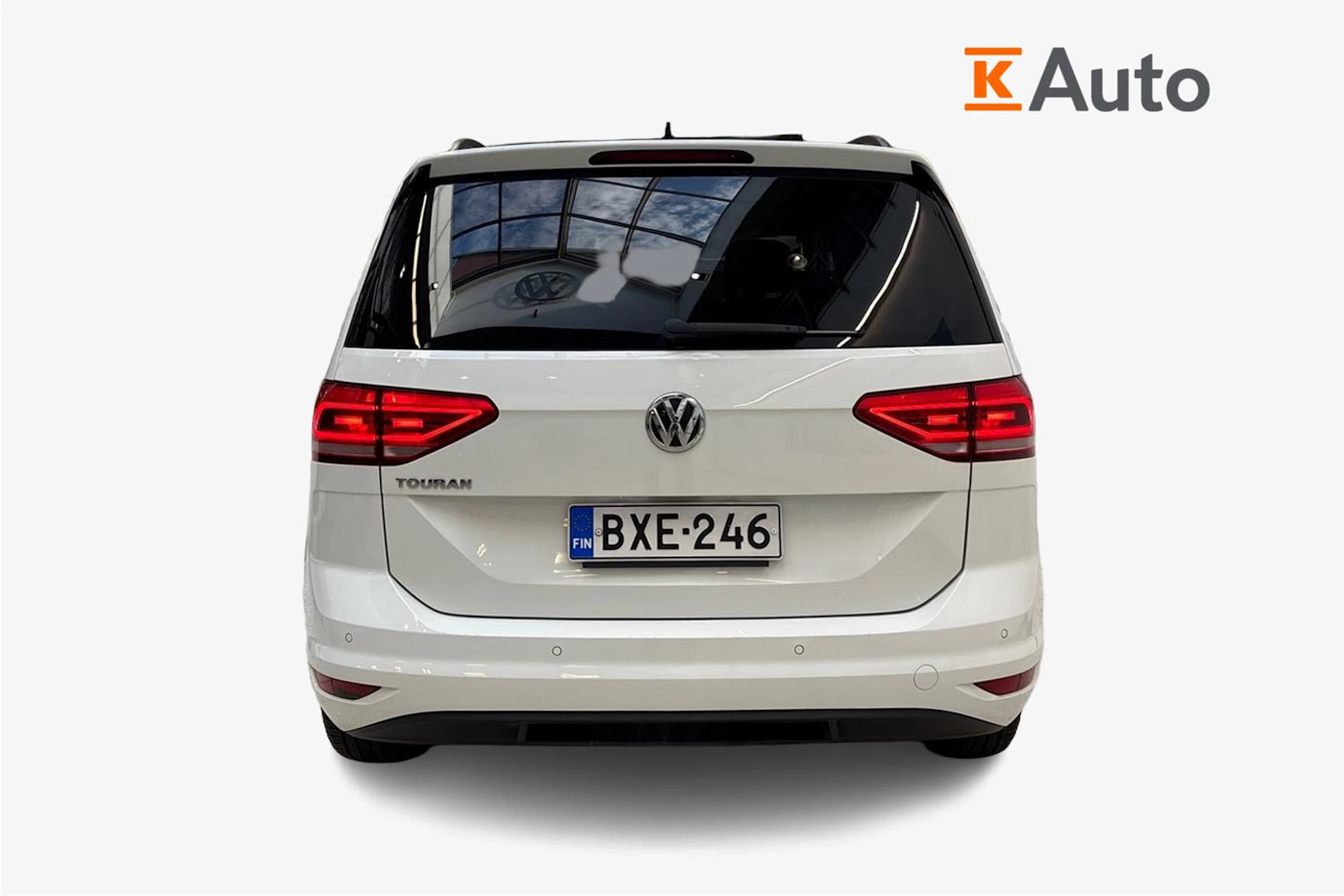 valkoinen Volkswagen Touran 2019 kuva 3.